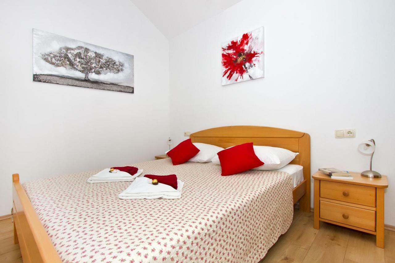 Villa Omis Michy - Family House For Big And Small Groups Dış mekan fotoğraf