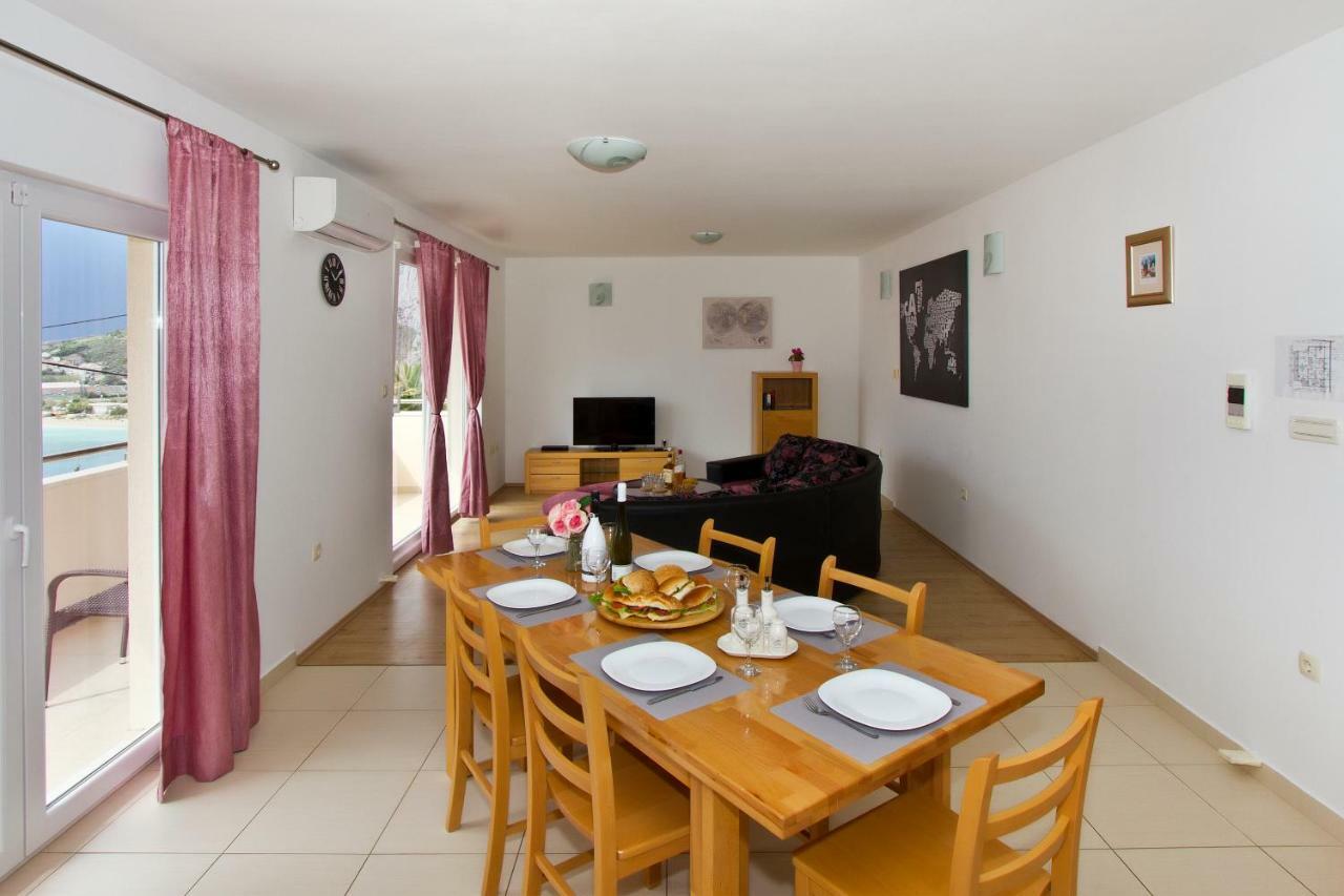 Villa Omis Michy - Family House For Big And Small Groups Dış mekan fotoğraf