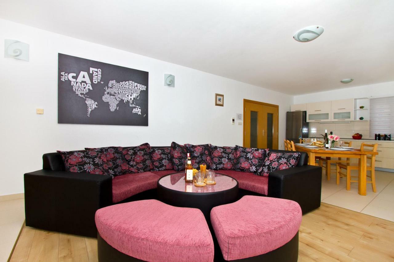 Villa Omis Michy - Family House For Big And Small Groups Dış mekan fotoğraf