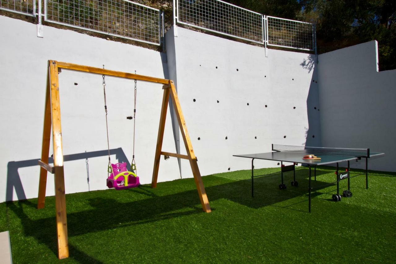 Villa Omis Michy - Family House For Big And Small Groups Dış mekan fotoğraf