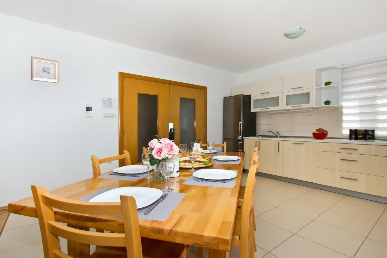 Villa Omis Michy - Family House For Big And Small Groups Dış mekan fotoğraf