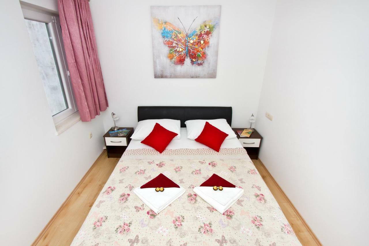 Villa Omis Michy - Family House For Big And Small Groups Dış mekan fotoğraf
